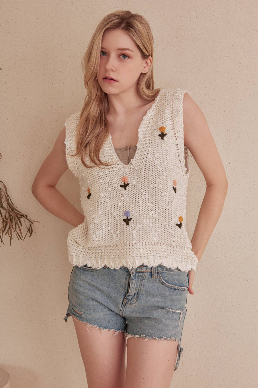 Flower Detail Crochet Sleeveless Top